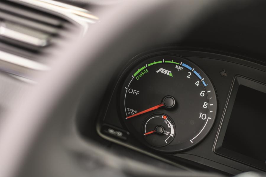 Панель приборов Volkswagen e-Caddy Maxi Kasten by ABT 2019 года  (WW) (фото 5 из 8)